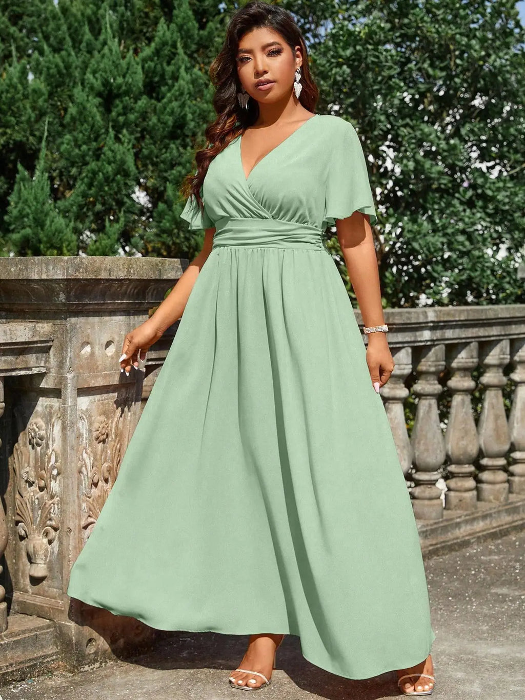 Fashion Dress with Fitted Style, Moderate